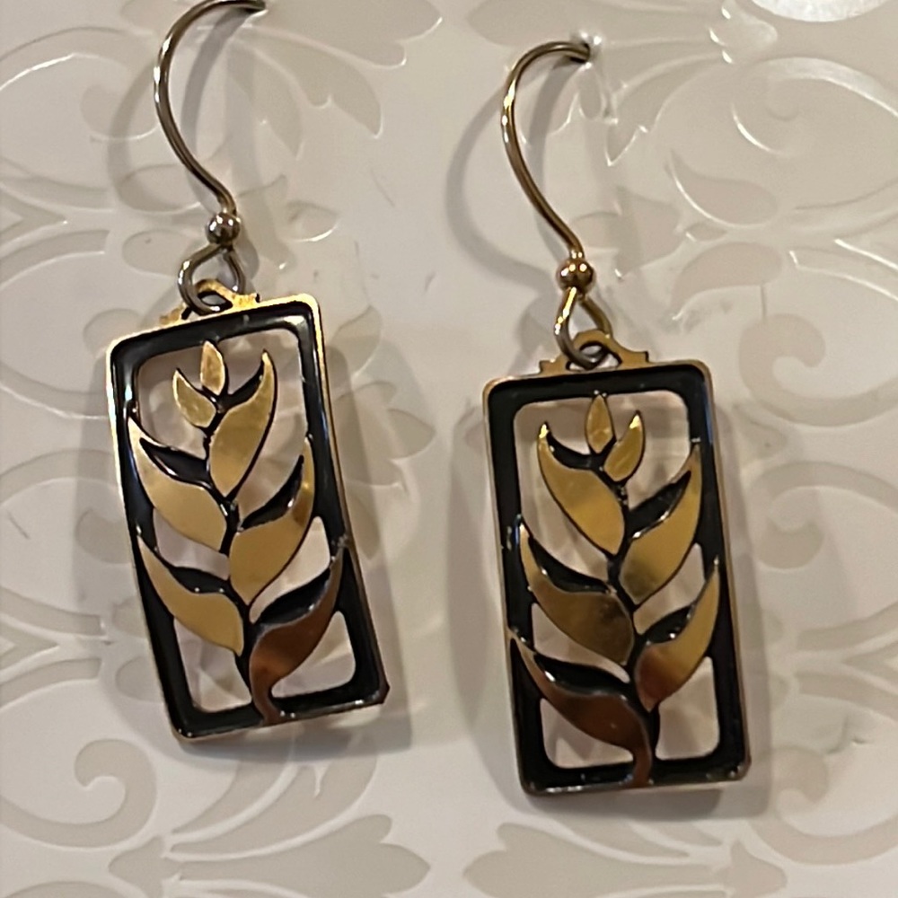 Leighton Lam Hawaiian dangle earrings